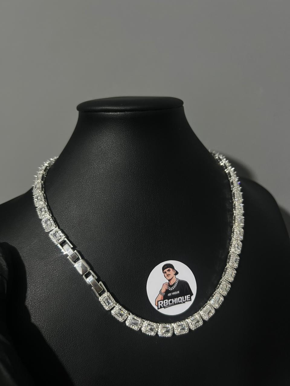 Colar Feminino Cravejado Brilhante