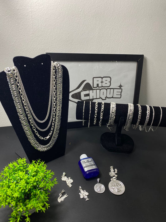 Kit Revenda | Correntes: 1 - 17MM/ 1 -8MM: Cartie/ 2- 4MM: 1x1 e EloDuplo / 10 Pulseiras: 4 - 2MM/ 2- 17MM/ 3- 8MM/ 4 Pingentes + 1 Limpa Pratas (BRINDE) (Kit 115)