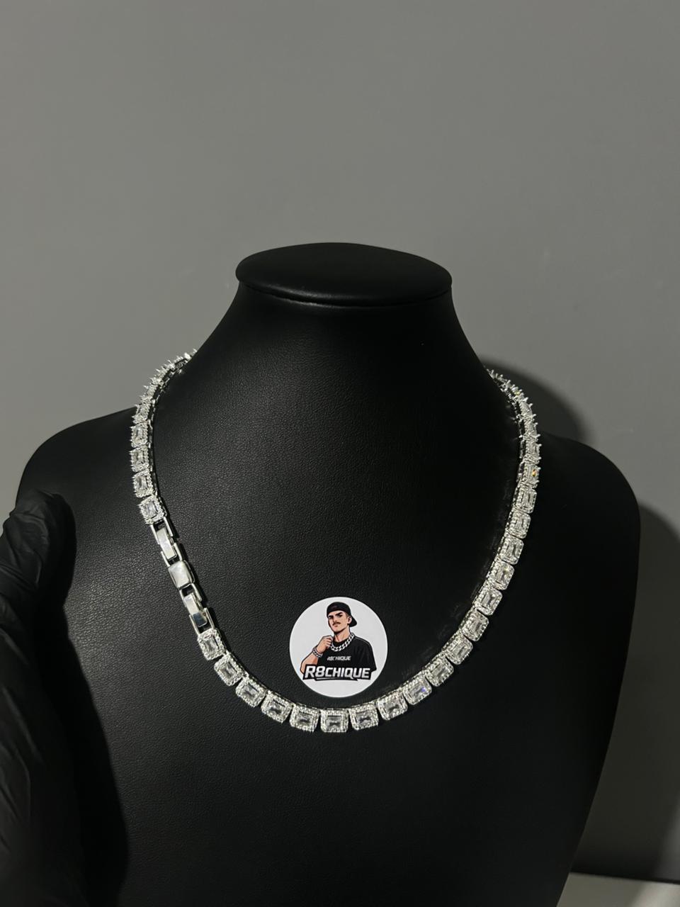 Colar Feminino Cravejado Brilhante