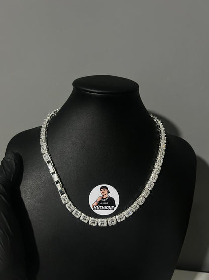 Colar Feminino Cravejado Brilhante